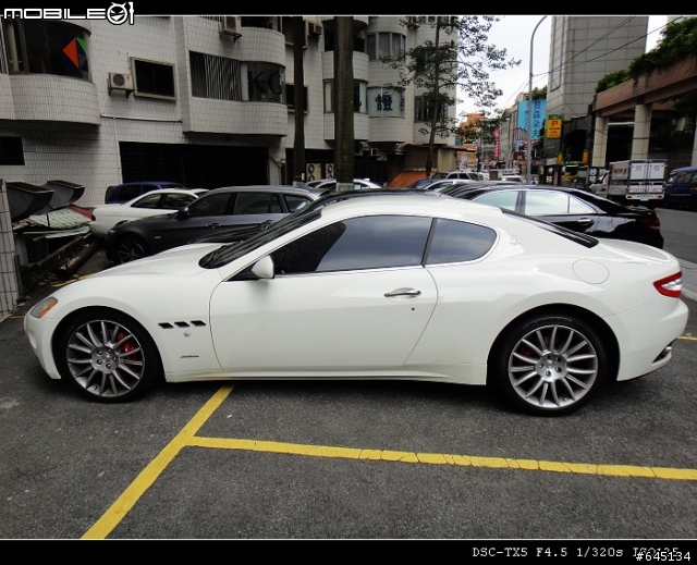 巧遇Maserati~~真的是要"眼屎那滴"(太感動了)