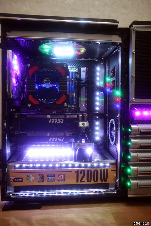 Thermaltake LeveL 10GT 炫光改裝 (圖多)