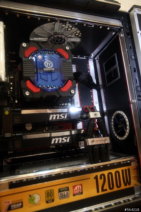 Thermaltake LeveL 10GT 炫光改裝 (圖多)