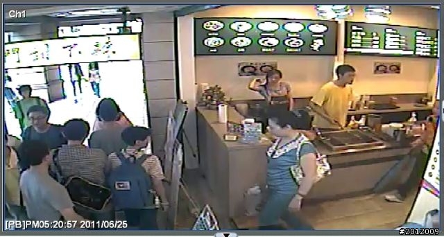 6/25 下午帶著婆婆與小孩的媽媽拿走了我的相機，原來身教是這樣??!