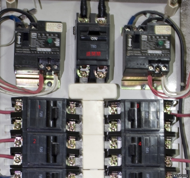 兩台冷氣共用一條220V的電源會有問題嗎??