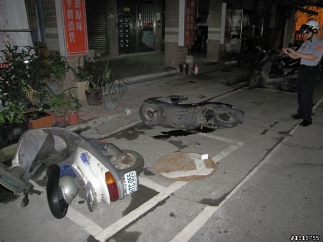 住永和四號公園附近的朋友們...車給人弄倒！