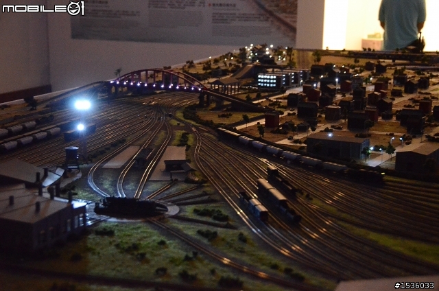 【補充】高雄臨海線動態火車模型展夜間及音效行駛影片