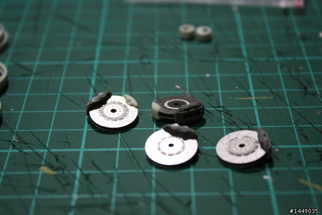 REVELL  1/24  AUDI  R8  作工中...