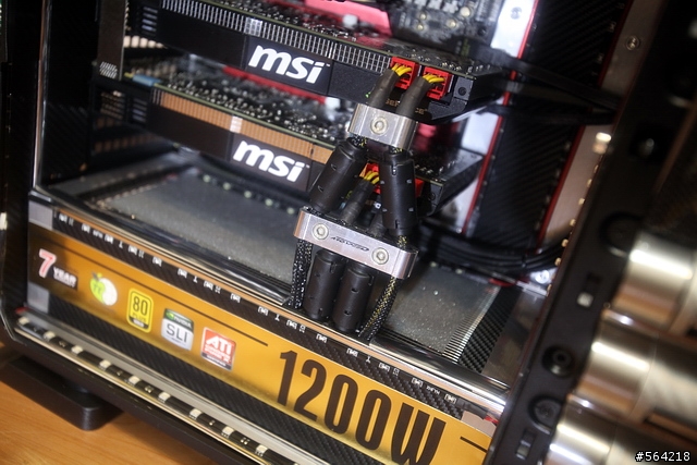 Thermaltake LeveL 10GT 炫光改裝 (圖多)