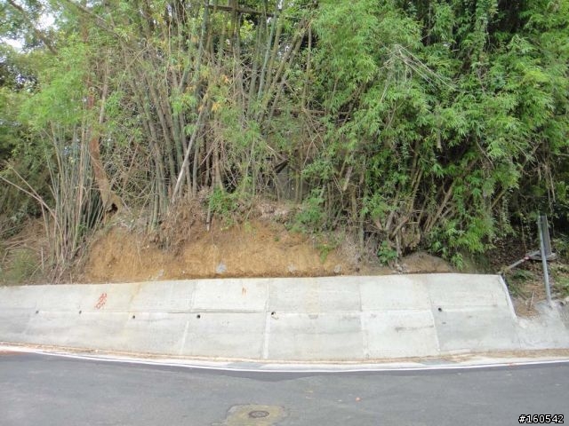 這會土石流嗎??政府怎麼這樣拓寬路..><