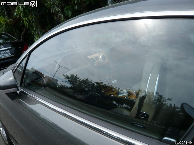 台中某貿易商到港.剛到停路邊的尚未整理Bentley Continental GT Coupe