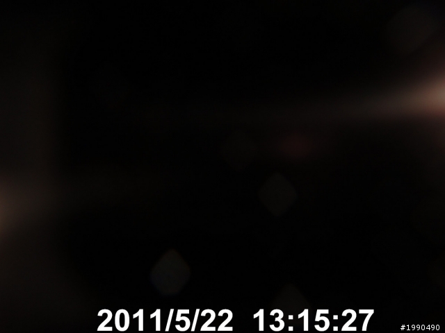 SONY-TX9 買不到2個月 第一次帶出門 使用之中螢幕爆裂 說是"人為"不在保固範圍內!!! 可惡