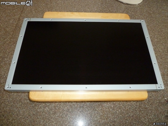 [分享] 液晶電視面板雜質入侵怎麼辦? 自己動手拆吧