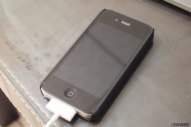 【分享 】agnès b sport Iphone4 case