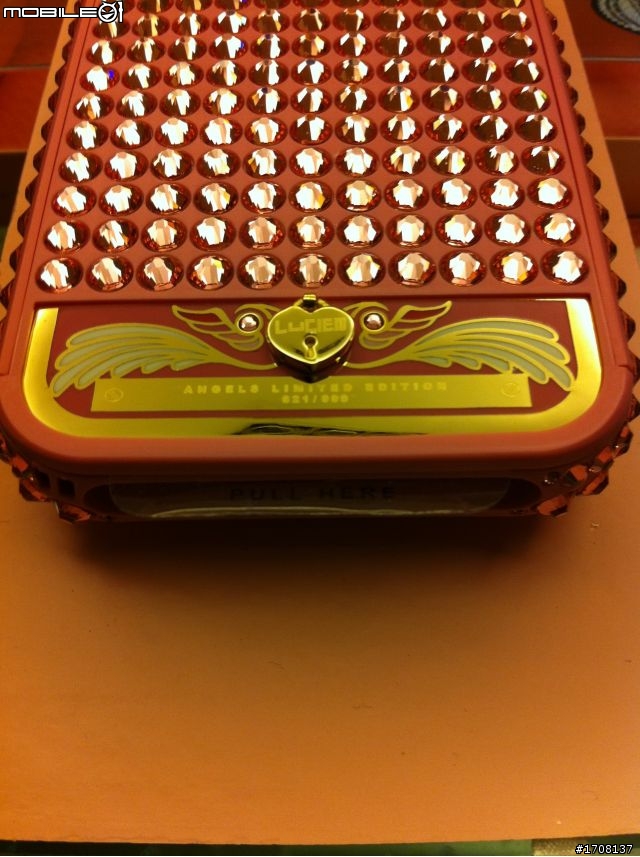 新手第一次開箱^^" 施華洛世奇水鑽背殼 for Iphone4