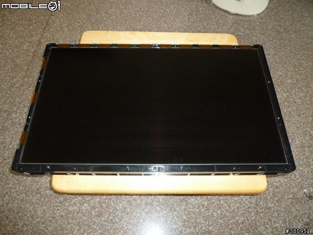 [分享] 液晶電視面板雜質入侵怎麼辦? 自己動手拆吧