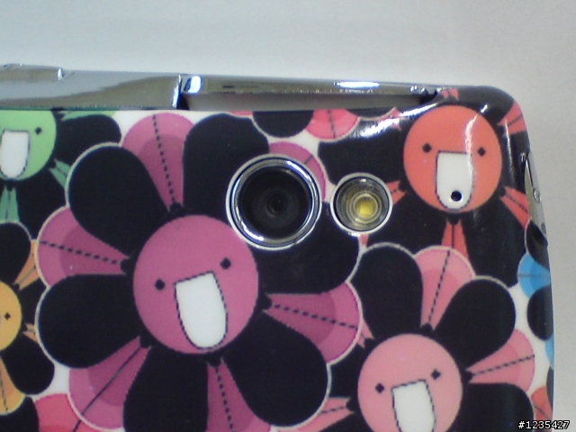 [開箱] 白色XPERIA PLAY -彩色包膜