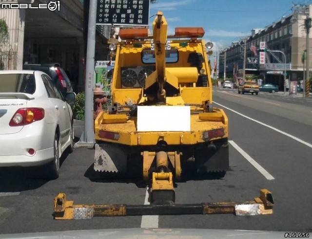 請問大大們~這種拖吊車是用什麼方式拖我的車~!?