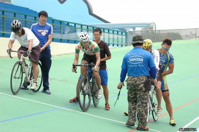 分享 追求速度的公路車與單速車