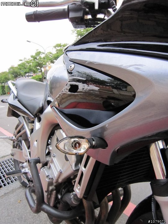 重機摔車了 救命
