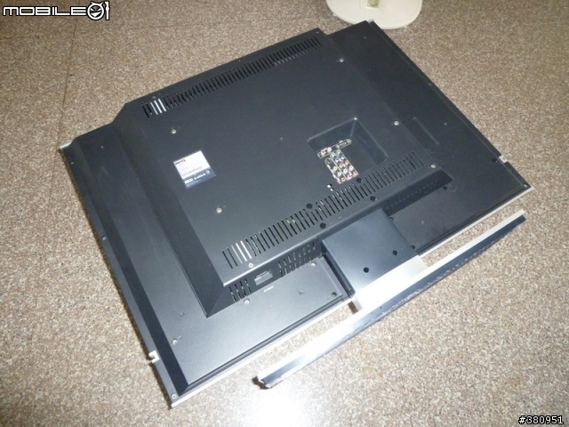 [分享] 液晶電視面板雜質入侵怎麼辦? 自己動手拆吧