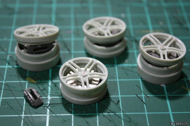 REVELL  1/24  AUDI  R8  作工中...