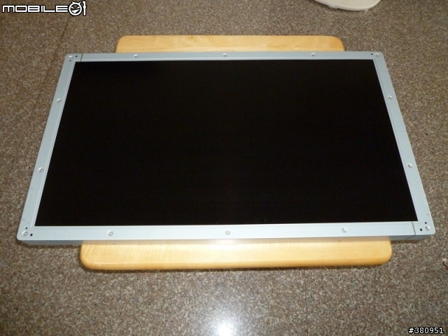 [分享] 液晶電視面板雜質入侵怎麼辦? 自己動手拆吧