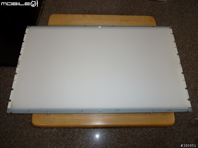 [分享] 液晶電視面板雜質入侵怎麼辦? 自己動手拆吧