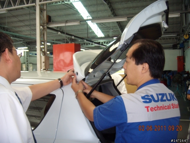 正2011年 新Swift正日規原廠尾翼分享照^^
