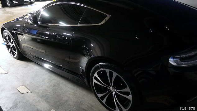 [分享照片]Aston Martin Vantage V12 Coupe Carbon Black Edition