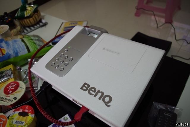 ［新玩意兒嘗鮮開箱］BenQ W1000+  與鋼鐵人/Kinect的初相遇