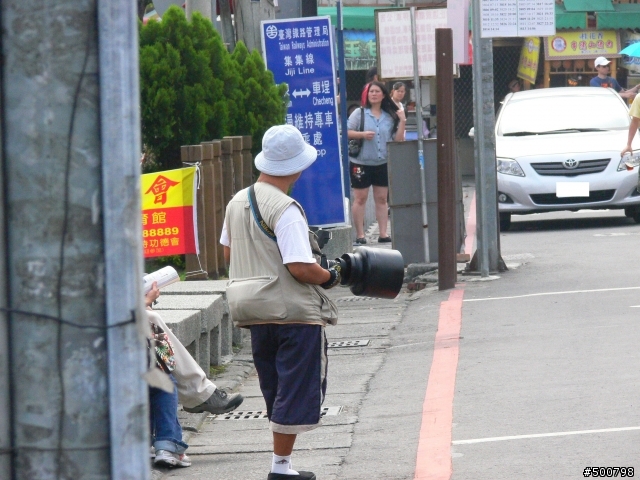 請問這是哪顆鏡頭啊?  (附圖)
