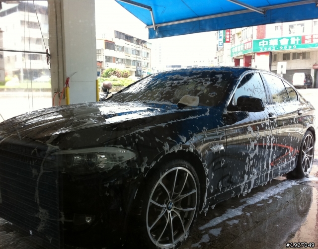 (新車+新婚=好心情)   附上女王婚紗側拍^_^