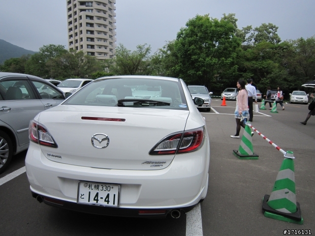 很興奮遇到的小小紅 跟小小白 小小白看起來是4WD 真帥!