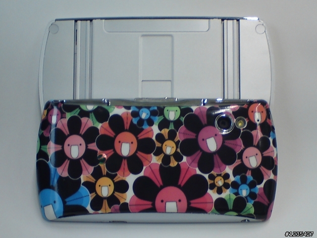 [開箱] 白色XPERIA PLAY -彩色包膜