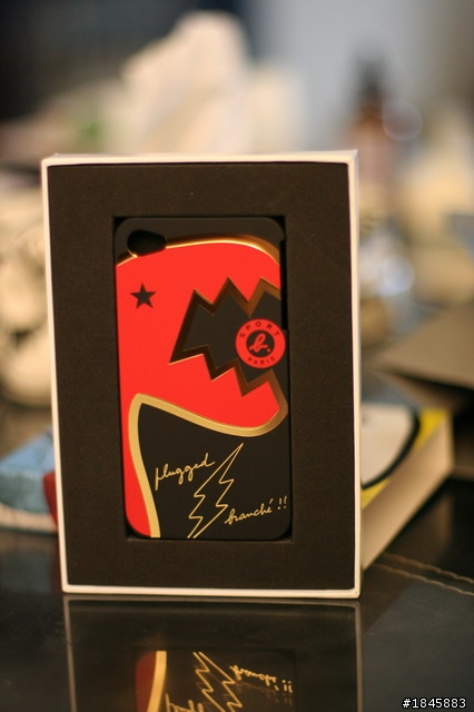 【分享 】agnès b sport Iphone4 case