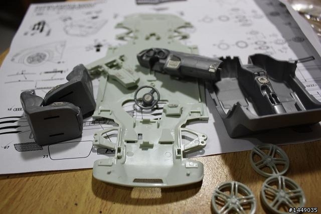 REVELL  1/24  AUDI  R8  作工中...