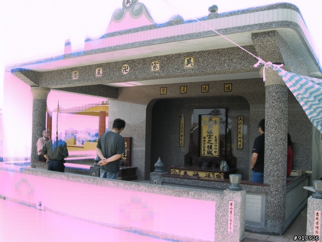 Nikon P5100 照片有問題,  但店家看不出問題..