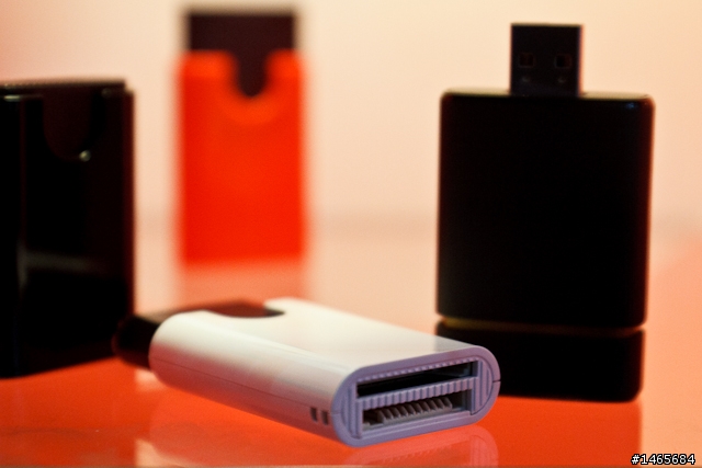 【Computex 2011】CFast 高速記憶卡 & USB 3.0 讀卡機‧打造新世代傳輸速度