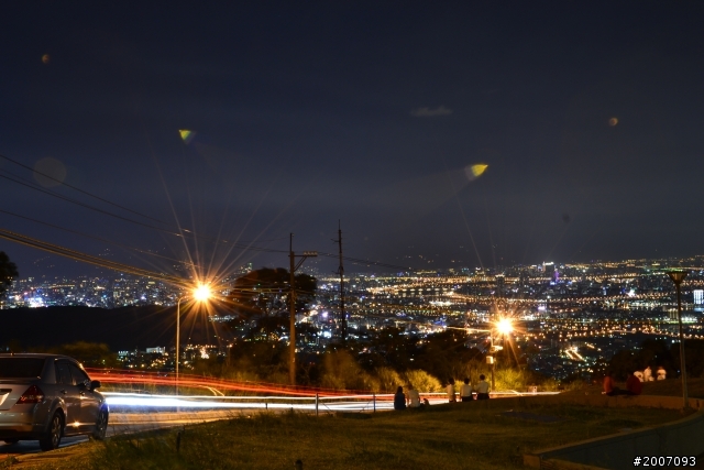 去文化大學拍夜景,出現不尋常光點