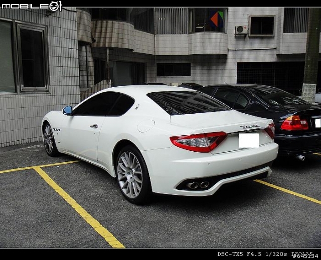 巧遇Maserati~~真的是要"眼屎那滴"(太感動了)