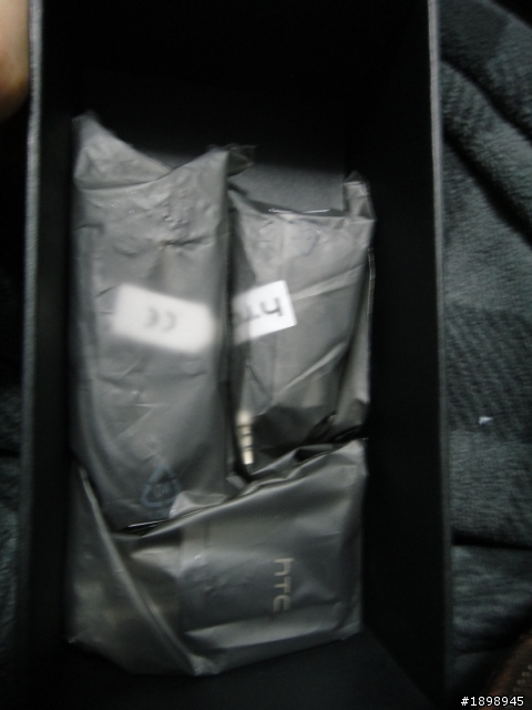 HTC Sensation 到手囉!!! (最不專業的開箱文 因為第一次發還不太會用 )