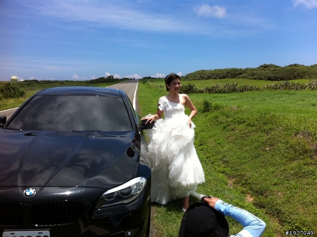 (新車+新婚=好心情)   附上女王婚紗側拍^_^