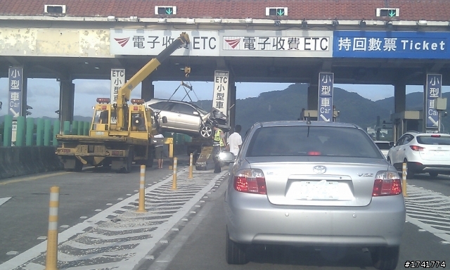 希望車主沒受傷