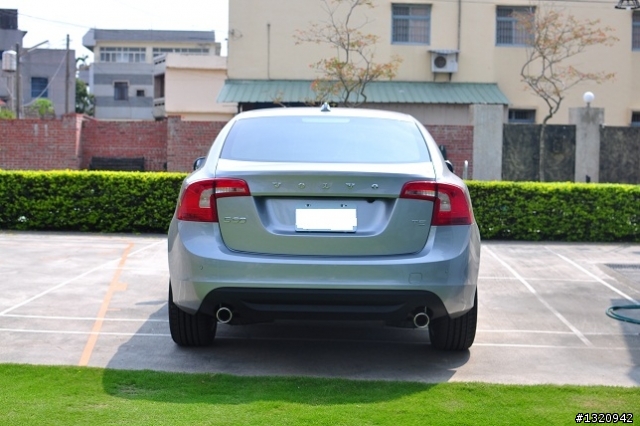 [開箱]S60 T5 豪華版 477閃電銀 「心靜則如止水無波，動可似萬馬奔騰。」