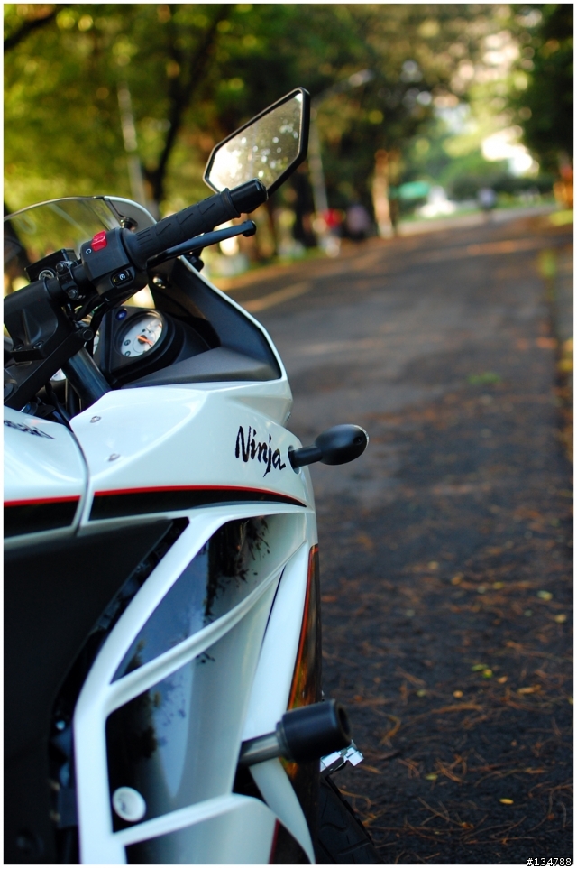 [開箱]走進高雄城市的白色小忍者Ninja250R!圖多!