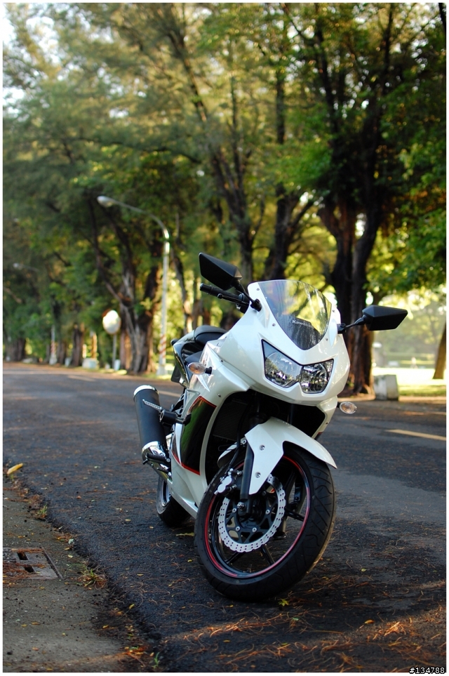 [開箱]走進高雄城市的白色小忍者Ninja250R!圖多!