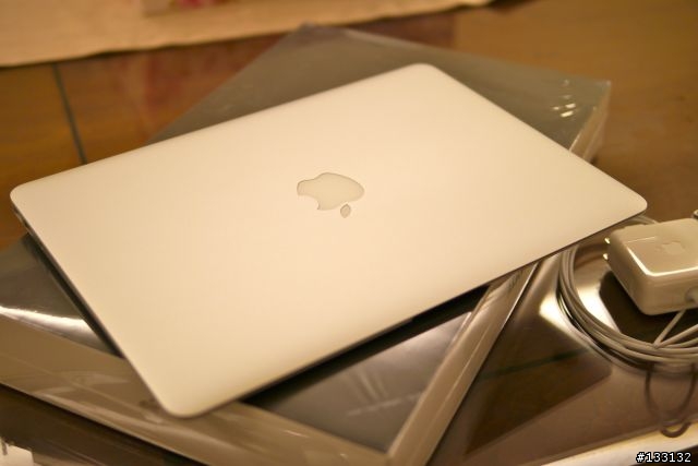 [分享] Apple Macbook Air 13" i7 1.8Ghz 4GB 256GB SSD 開箱