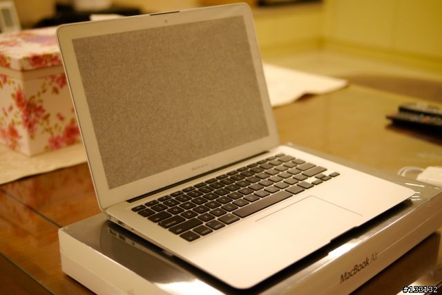 [分享] Apple Macbook Air 13" i7 1.8Ghz 4GB 256GB SSD 開箱