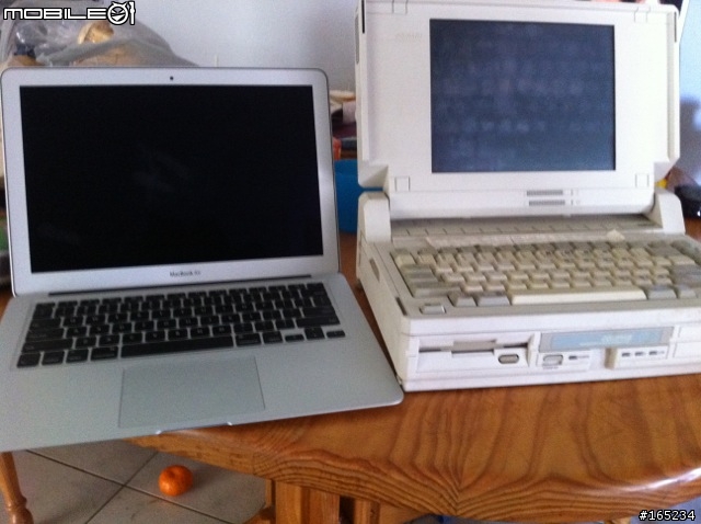 有點不一樣的開箱文 2011 MacBook Air 13"  vs 1988 Compaq STL286