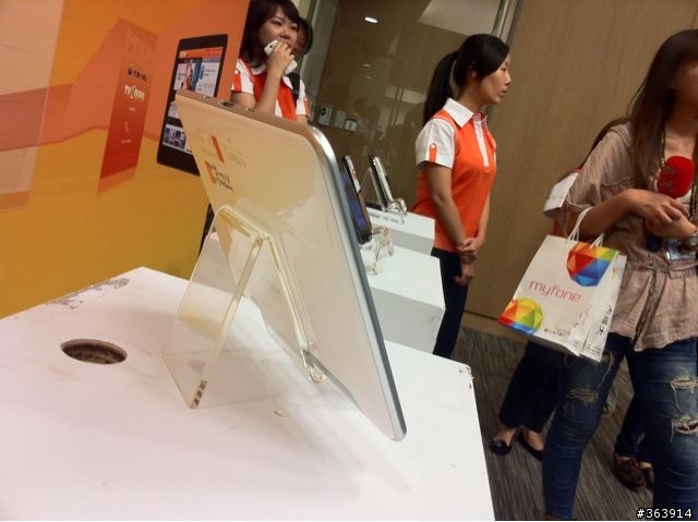 剛看到Galaxy tab8.9 好~薄~啊