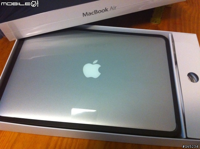 有點不一樣的開箱文 2011 MacBook Air 13"  vs 1988 Compaq STL286