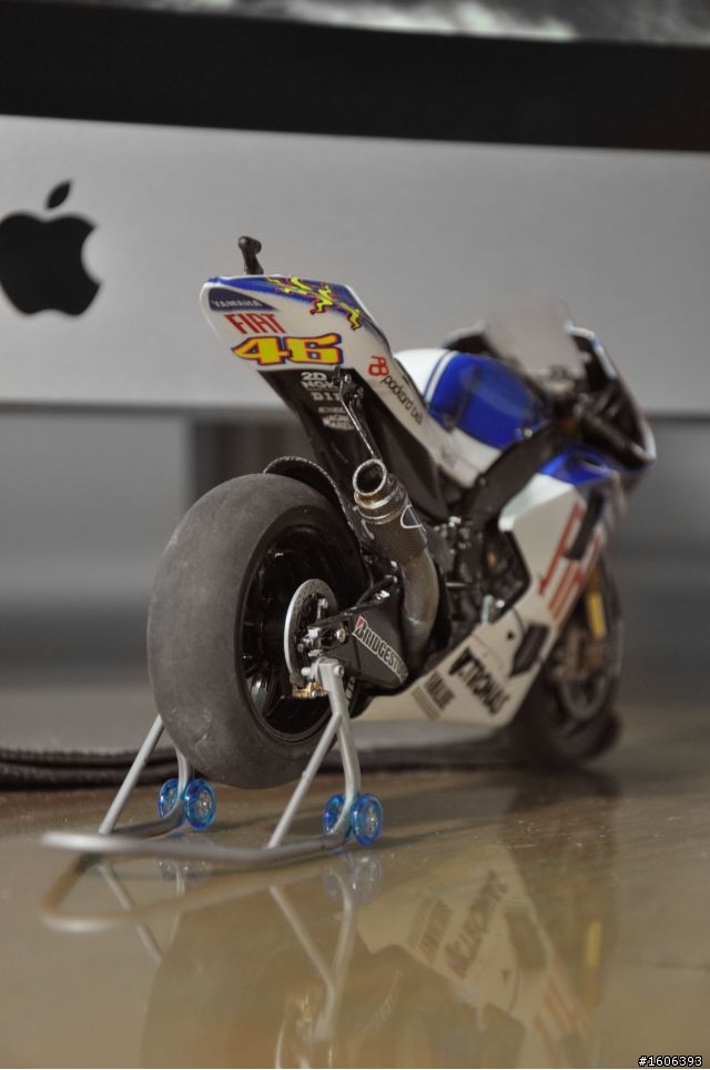 機車模型處女作：yamaha 09年motoGP羅西戰車