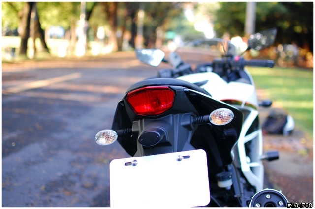 [開箱]走進高雄城市的白色小忍者Ninja250R!圖多!